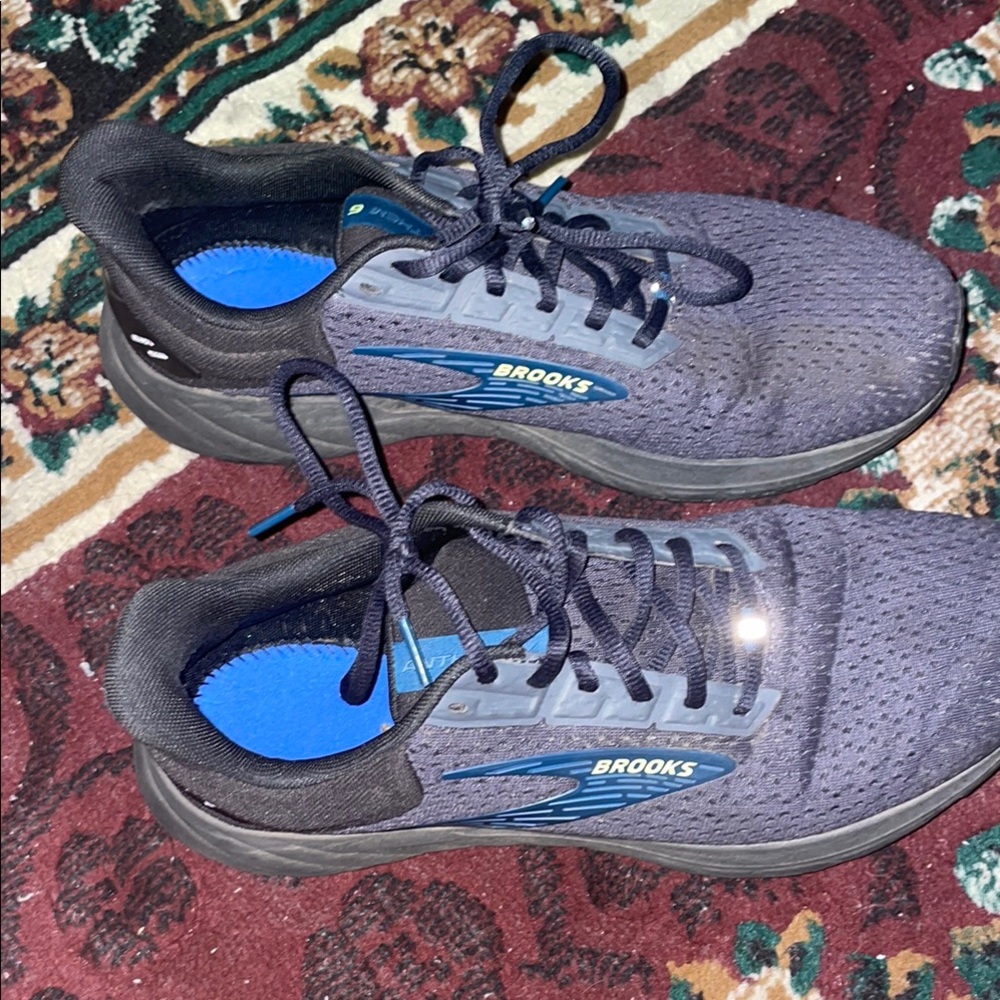 Brooks Black and Blue Athletic Shoes with Mesh Upper and Cushioned Midsole